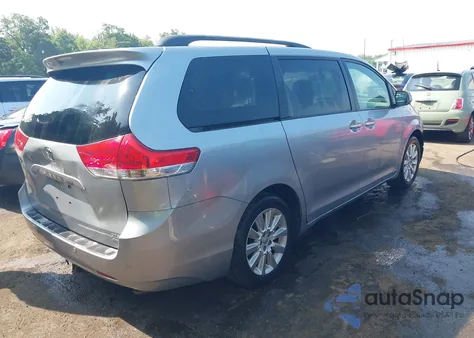 2014 Toyota Sienna Xle 7 Passenger z USA, uszkodzony, nr VIN 5TDDK3DC0ES087274